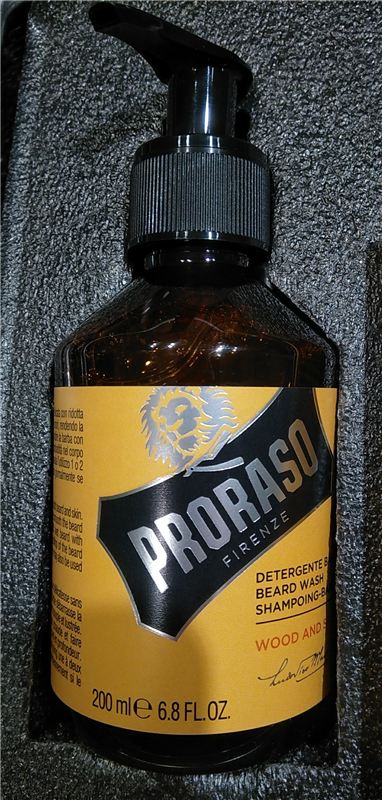 Proraso Wood & Spice saqqal şampunu — pompalı flakon