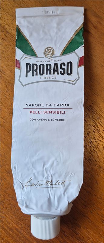 Proraso Sensitive təraş kremi — ağ tubun ön tərəfi