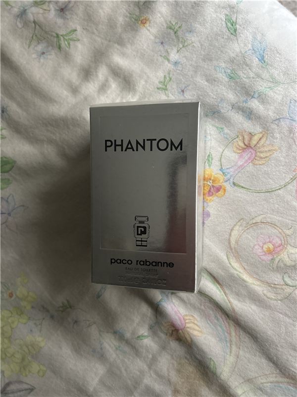Rabanne Phantom — gümüşü qutunun ön tərəfi